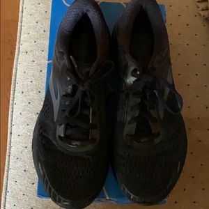 Brooks Adrenaline GTS 18 men’s running/track shoes